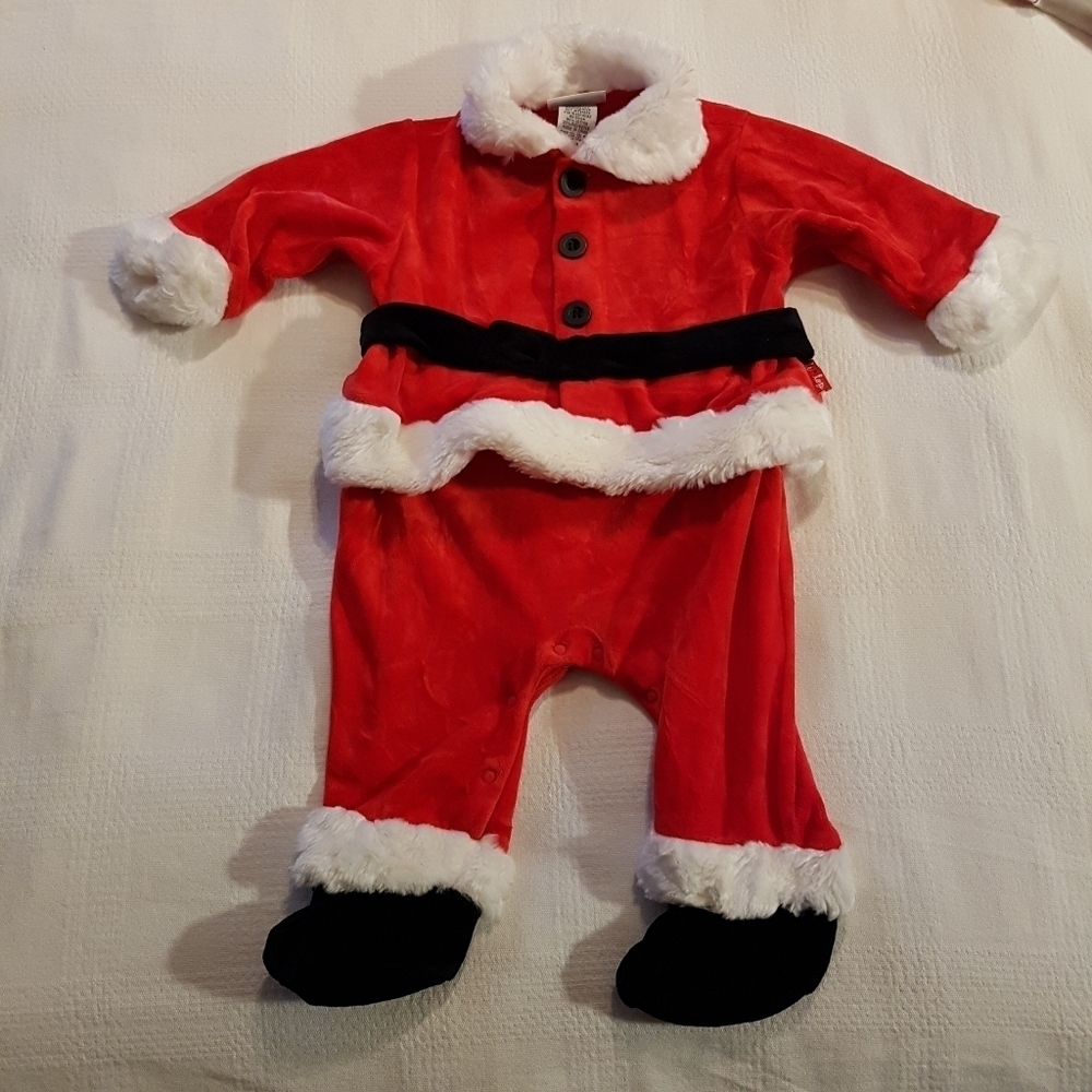 Le Top boys or girls 6 months velour santa suit EUC no hat